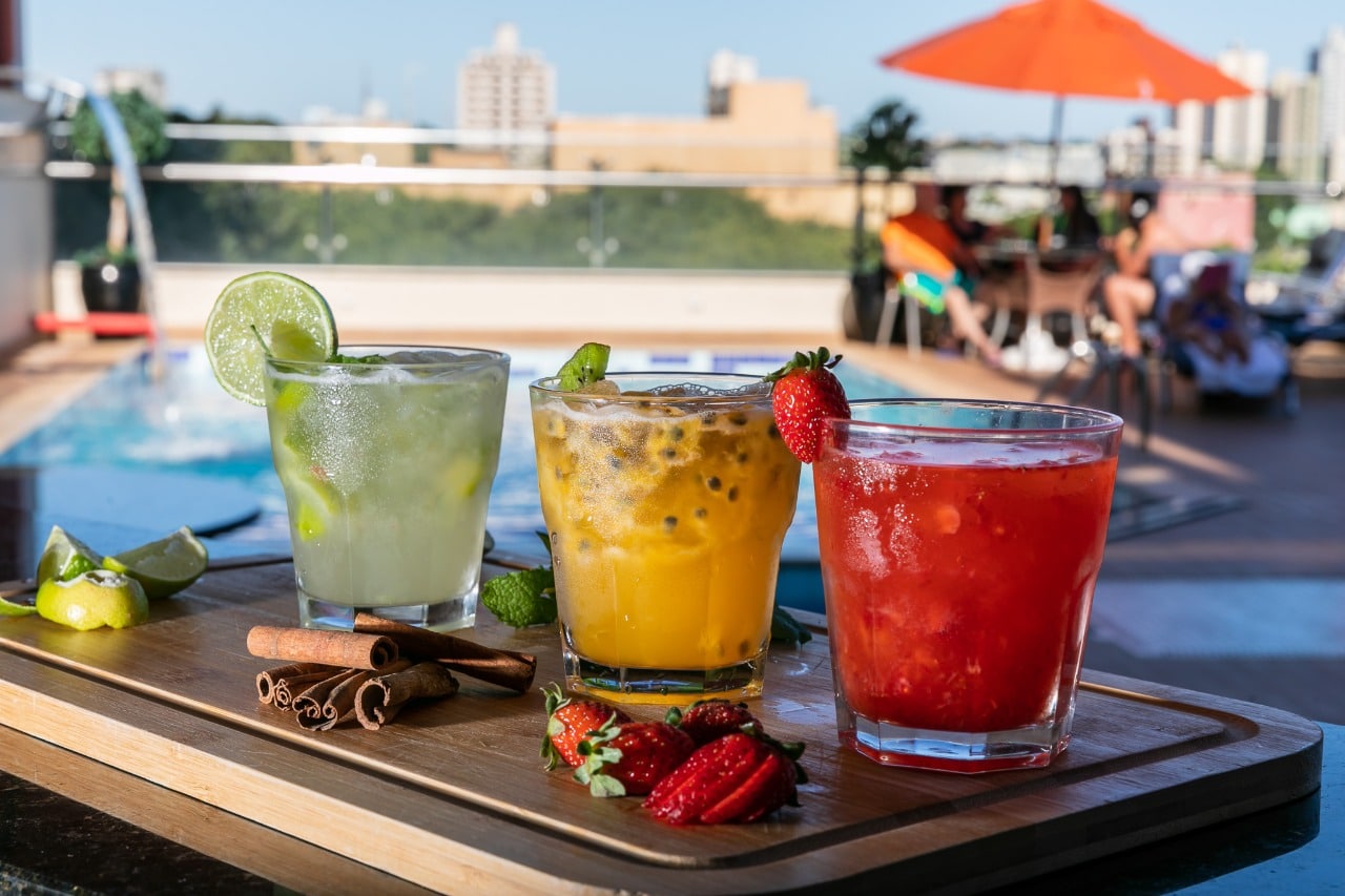 Drinks na piscina do Hotel
